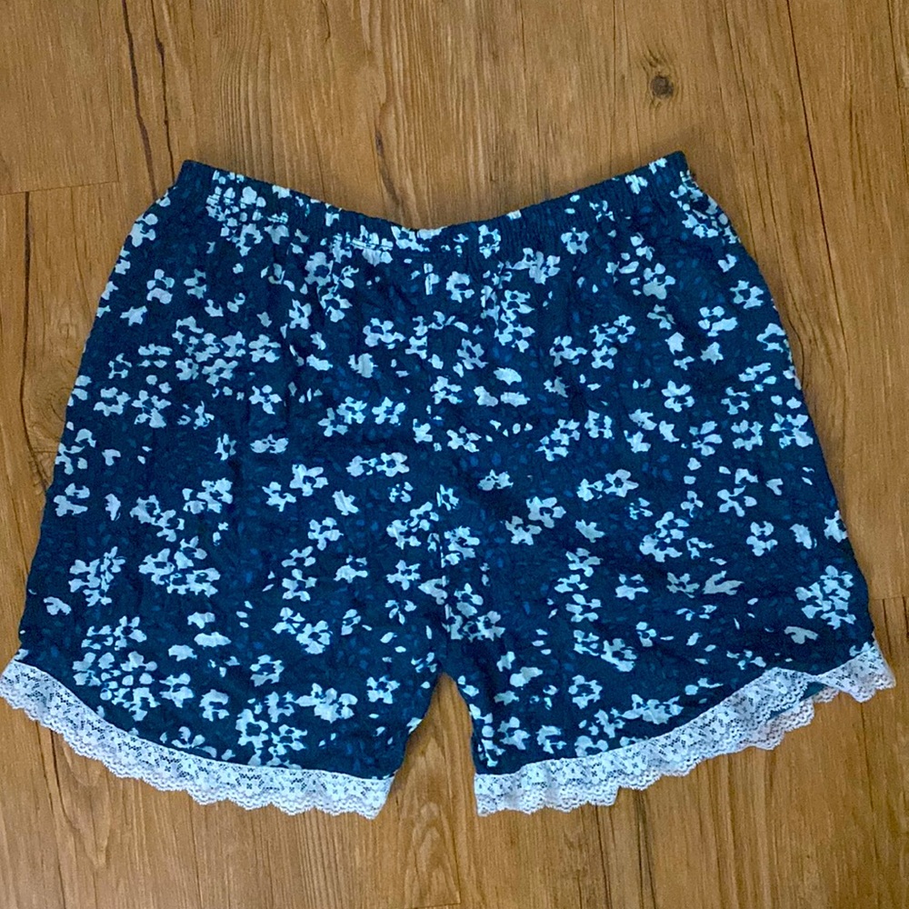 Floral Shorts. Size small